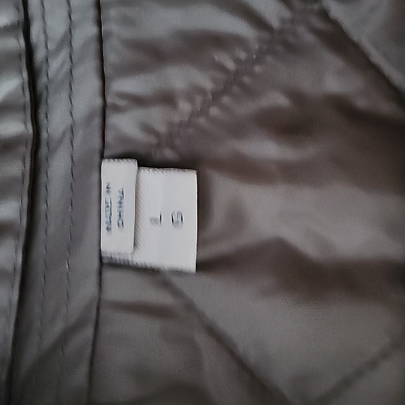 Burberry London Oversized Quilted Rain Jacket - Picture 10 of 16